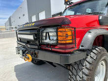 Load image into Gallery viewer, SOLD! &quot;Big Red&quot; Land Rover Discovery 3.9L V8
