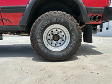 Load image into Gallery viewer, SOLD! &quot;Big Red&quot; Land Rover Discovery 3.9L V8
