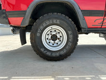 Load image into Gallery viewer, SOLD! &quot;Big Red&quot; Land Rover Discovery 3.9L V8
