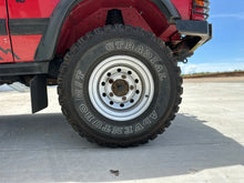 Load image into Gallery viewer, SOLD! &quot;Big Red&quot; Land Rover Discovery 3.9L V8
