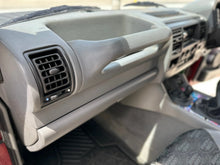 Load image into Gallery viewer, SOLD! &quot;Big Red&quot; Land Rover Discovery 3.9L V8
