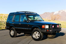 Load image into Gallery viewer, SOLD: 1998 &quot;The Syracuse&quot; Land Rover Discovery SD
