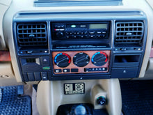 Load image into Gallery viewer, SOLD! 1999 &quot;The Green New Deal&quot; Land Rover Discovery
