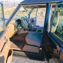 Load image into Gallery viewer, SOLD: 1998 &quot;The Syracuse&quot; Land Rover Discovery SD

