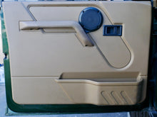 Load image into Gallery viewer, SOLD! 1999 &quot;The Green New Deal&quot; Land Rover Discovery
