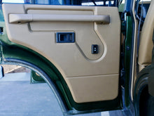 Load image into Gallery viewer, SOLD! 1999 &quot;The Green New Deal&quot; Land Rover Discovery
