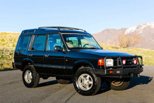 Load image into Gallery viewer, SOLD: 1998 &quot;The Syracuse&quot; Land Rover Discovery SD
