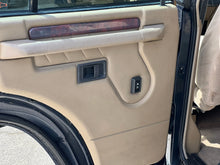 Load image into Gallery viewer, SOLD: 1998 &quot;The Syracuse&quot; Land Rover Discovery SD
