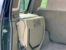 Load image into Gallery viewer, SOLD: 1998 &quot;The Syracuse&quot; Land Rover Discovery SD

