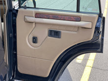 Load image into Gallery viewer, SOLD: 1998 &quot;The Syracuse&quot; Land Rover Discovery SD
