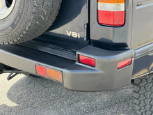 Load image into Gallery viewer, SOLD: 1998 &quot;The Syracuse&quot; Land Rover Discovery SD
