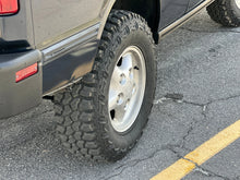 Load image into Gallery viewer, SOLD: 1998 &quot;The Syracuse&quot; Land Rover Discovery SD
