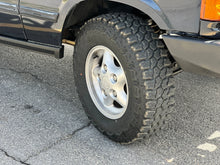 Load image into Gallery viewer, SOLD: 1998 &quot;The Syracuse&quot; Land Rover Discovery SD
