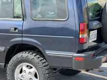 Load image into Gallery viewer, SOLD: 1998 &quot;The Syracuse&quot; Land Rover Discovery SD
