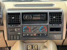 Load image into Gallery viewer, SOLD: 1998 &quot;The Syracuse&quot; Land Rover Discovery SD

